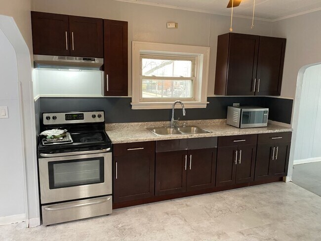 Foto del edificio - 9427 S Ewing Ave