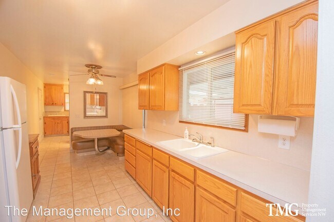 Building Photo - 3 br, 1.5 bath House - 2832 E. 1st Avenue
