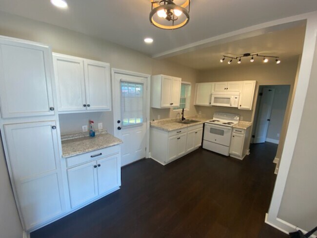 Foto del edificio - 705 Bay St.