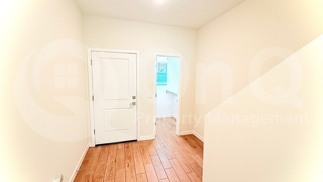 Building Photo - 2821 W Red Fox Rd