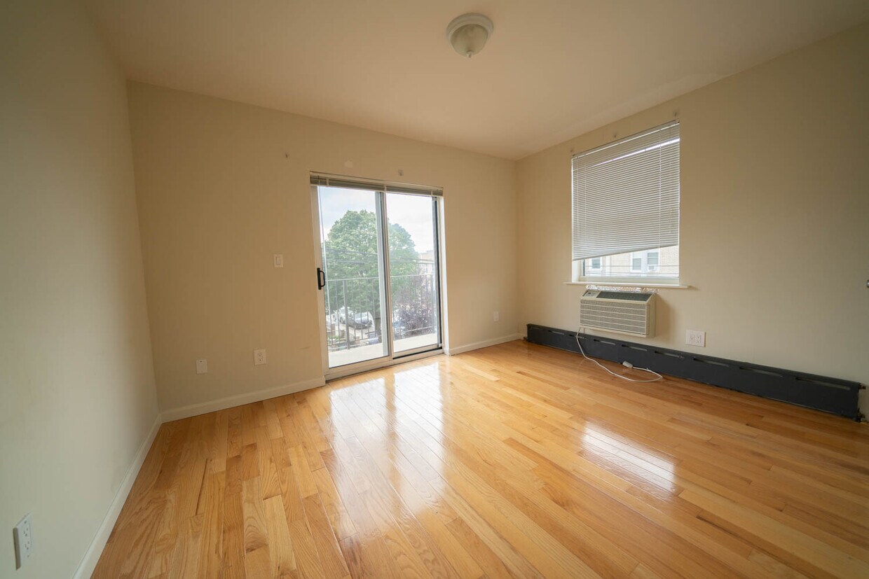 2701 24th Ave Unit 1R, Astoria, NY 11102 2701 24th Ave Astoria, NY