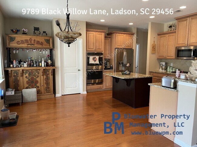 Foto del edificio - 9789 Black Willow Ln