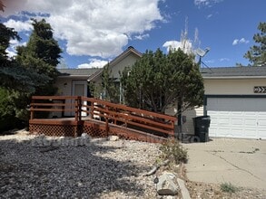 Building Photo - 942 Bronco Dr
