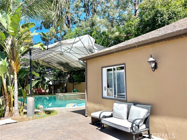 Foto del edificio - 17401 Raymer St