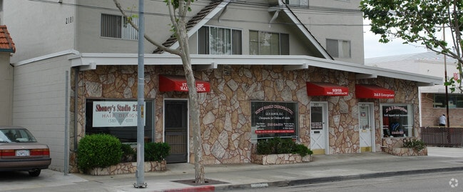 Building Photo - Linda D Apartments