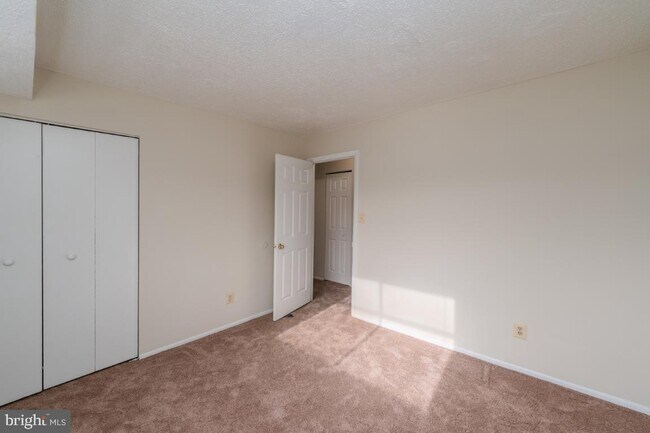 Building Photo - 11905I Tarragon Rd
