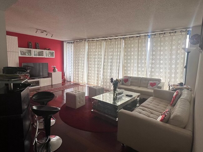 Foto del edificio - 6301 Stevenson Ave
