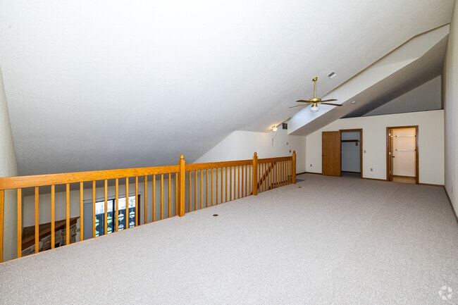 3BR, 2.5BA - 1,900SF - Loft - River Park Apartments