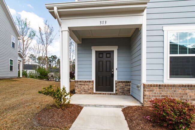 Foto del edificio - Charming 3BR End-Unit Townhome in Wake Forest!