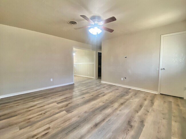 Foto del edificio - Great 3 bed 2bath 1 car garage now available