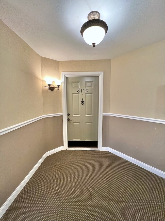 Building Photo - Lovely Maineville Condo with Community Ame...