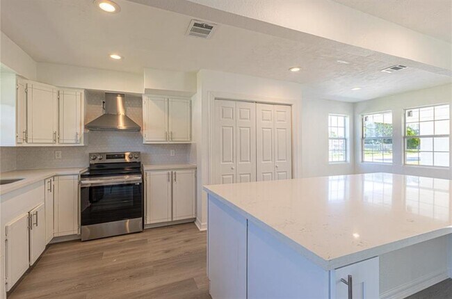 Foto del edificio - 11034 Ledford Ln