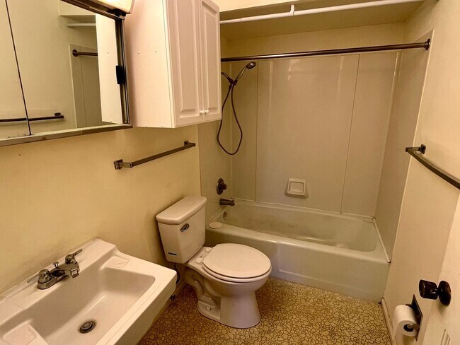 Foto del edificio - 623 E 9th St