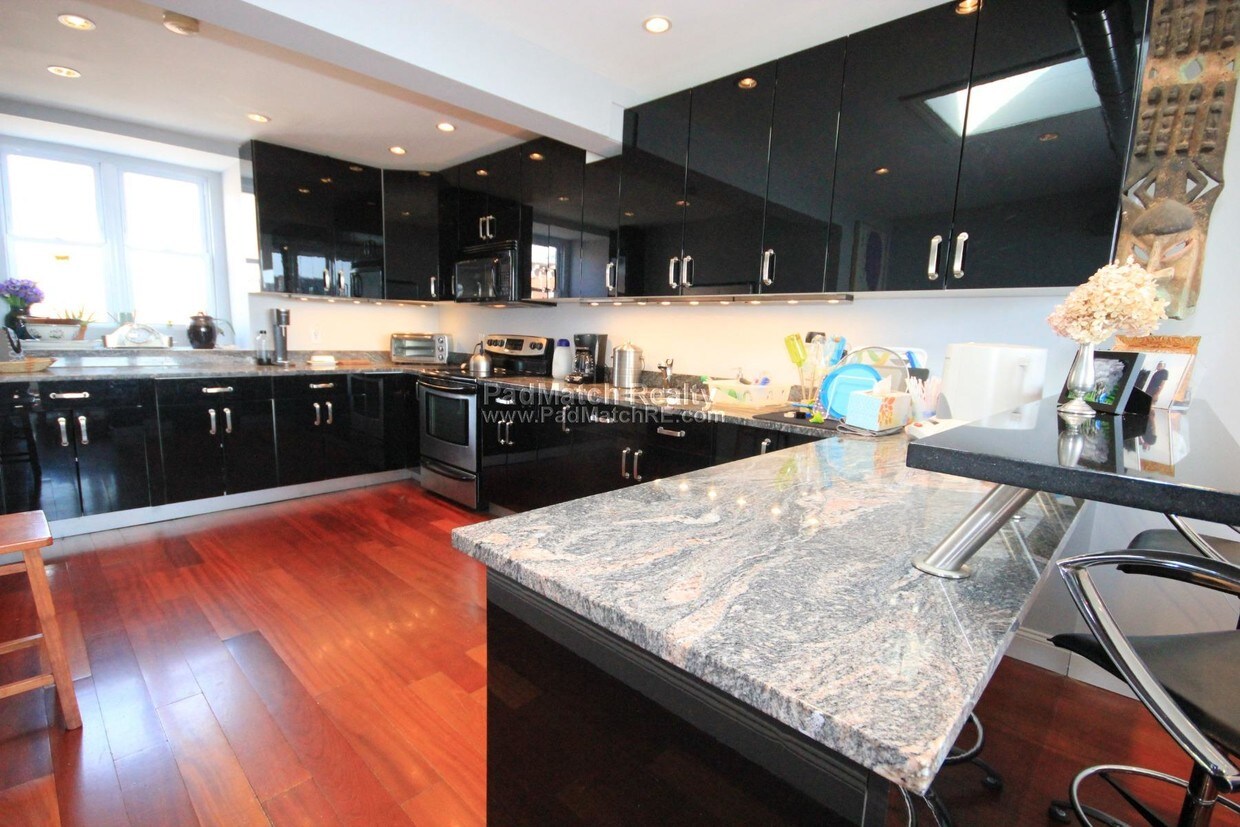 Primary Photo - 36 Medford St