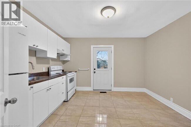 Building Photo - 17 Sanford Ave S