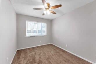 Building Photo - 3353 Knob Oaks Dr