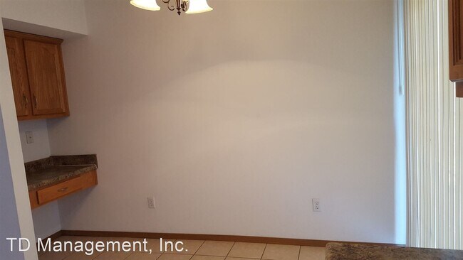 Foto del edificio - 5551-5597 N Green Ln