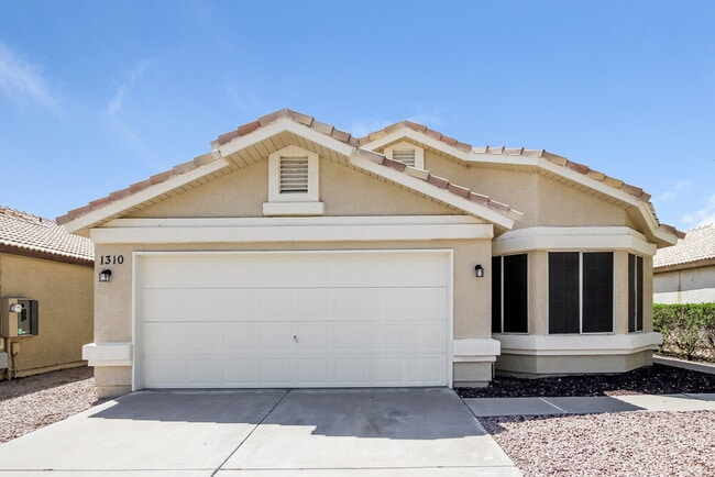 Building Photo - 1310 N Blackstone Dr