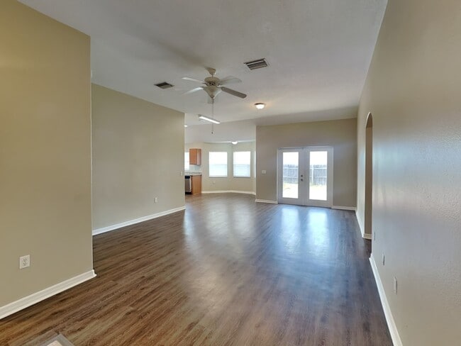 Building Photo - 626 Jaguar Ct