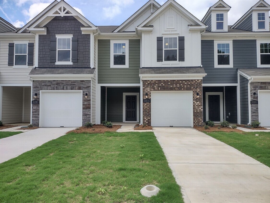 Foto principal - Pristine Townhome located in Harpers Run C...