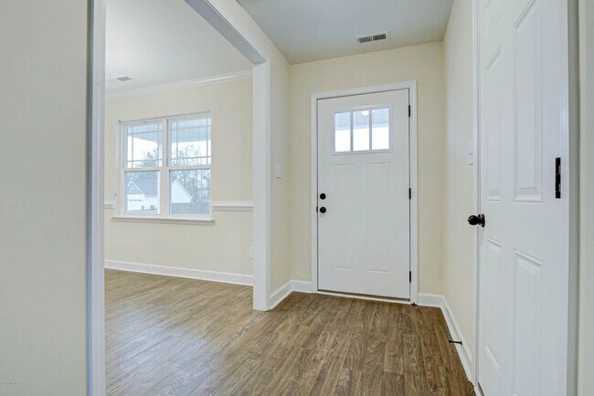 Building Photo - 117 Bellchase Dr