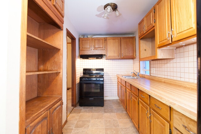 Building Photo - 1115 19th Ave NE