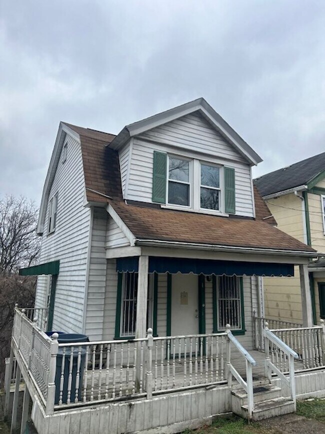 Foto del edificio - 2 Bedroom House - Available Now!