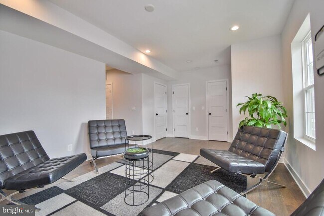Building Photo - 8276 Safarian Way