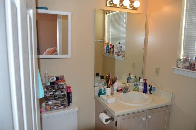 Foto del edificio - 2173 Timberwood Cir S