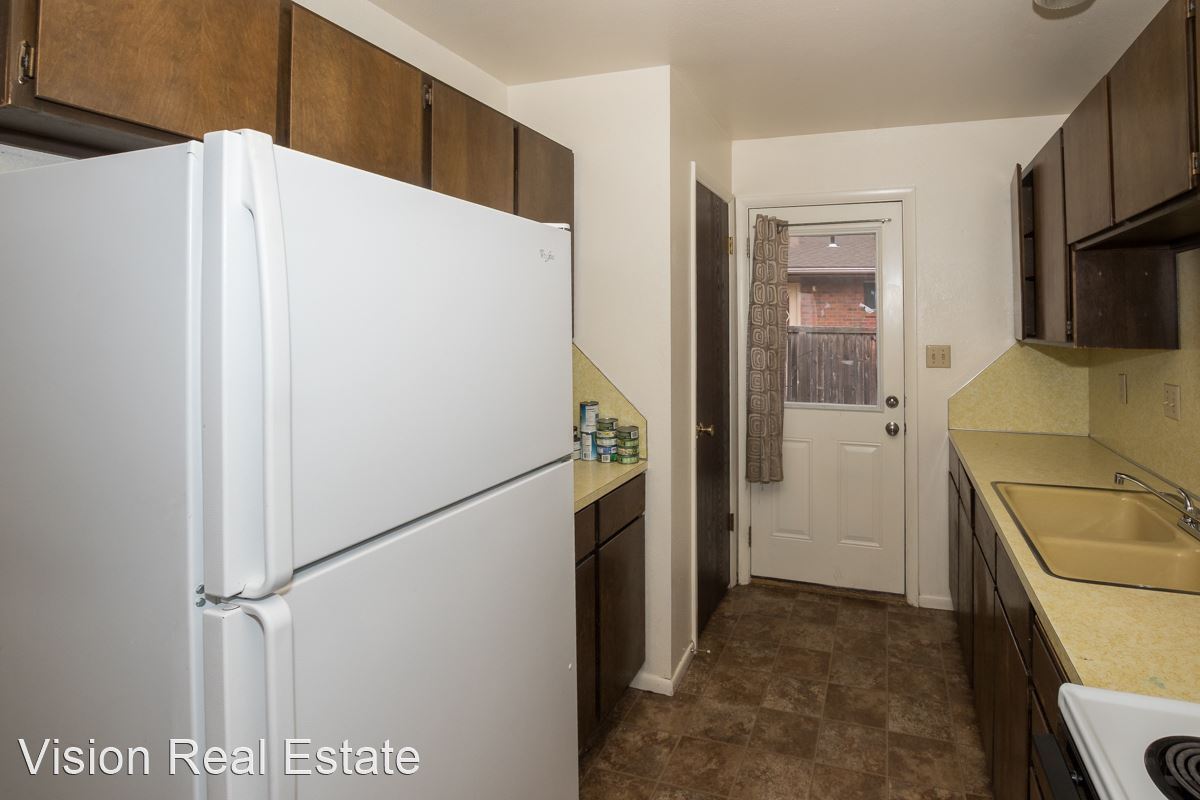 Primary Photo - 752 850 W