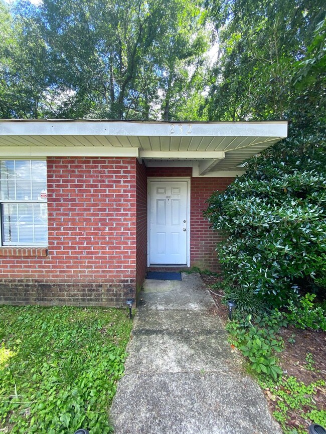 Building Photo - Nice Duplex in Auburn!