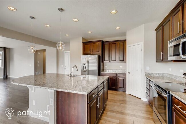 Foto del edificio - 7360 Blue Water Dr
