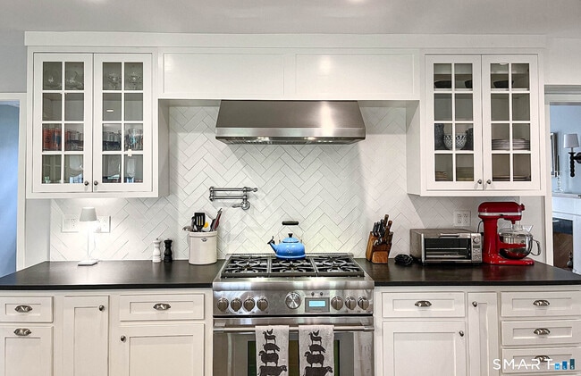 Building Photo - 85 Gellert Rd