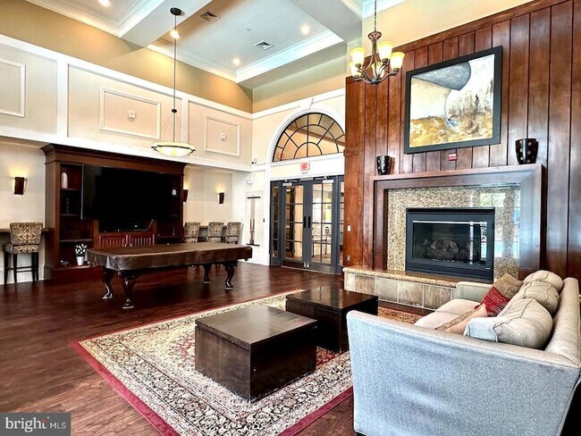 Building Photo - 2465 Army Navy Dr