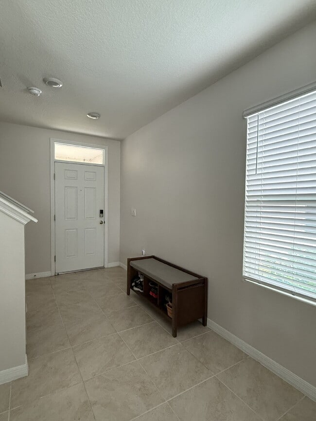 Building Photo - Large 4 Bedroom/2.5 Bathroom Home in Thompson Grove