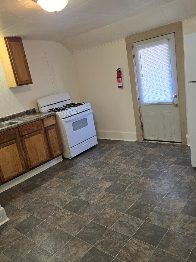 Cocina - 1335 N Church St