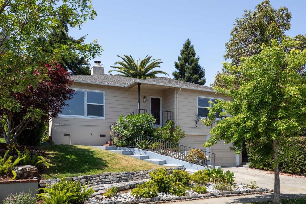 Foto principal - 1437 Cabrillo Ave