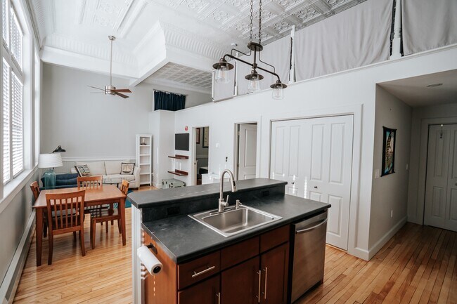 Foto del edificio - 1251 Congress St