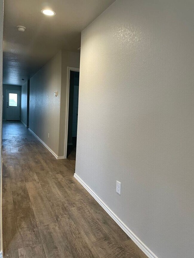 Foto del edificio - *$99 MOVE-IN SPECIAL* | Four Bedroom | Two...