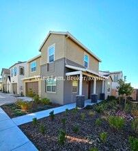 Building Photo - 3165 Sunny Gate Ln