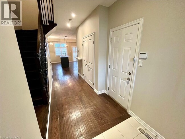 Building Photo - 7 Pinot Cres