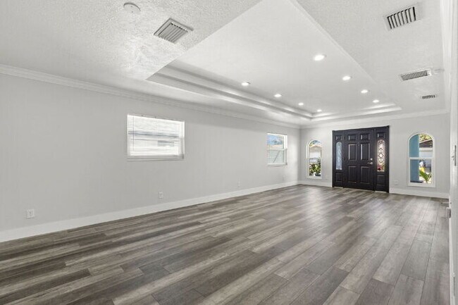 Foto del edificio - Home For Rent in Fortuna Park WITH A POOL!