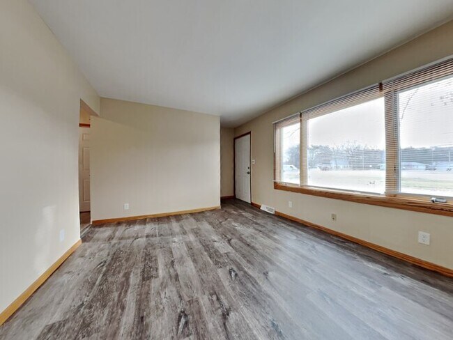 Foto del edificio - WINTER SPECIAL!! Fantastic 3 Bedroom, 1 Ba...