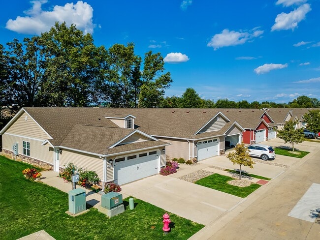 Building Photo - Redwood Fort Wayne Maplecrest Road
