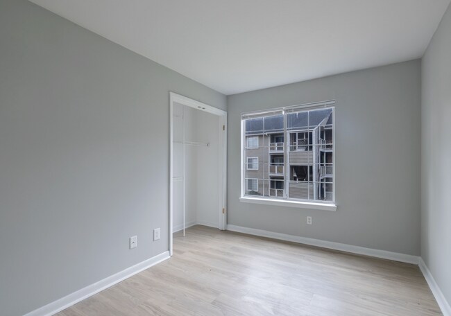 Building Photo - 524 University Place
