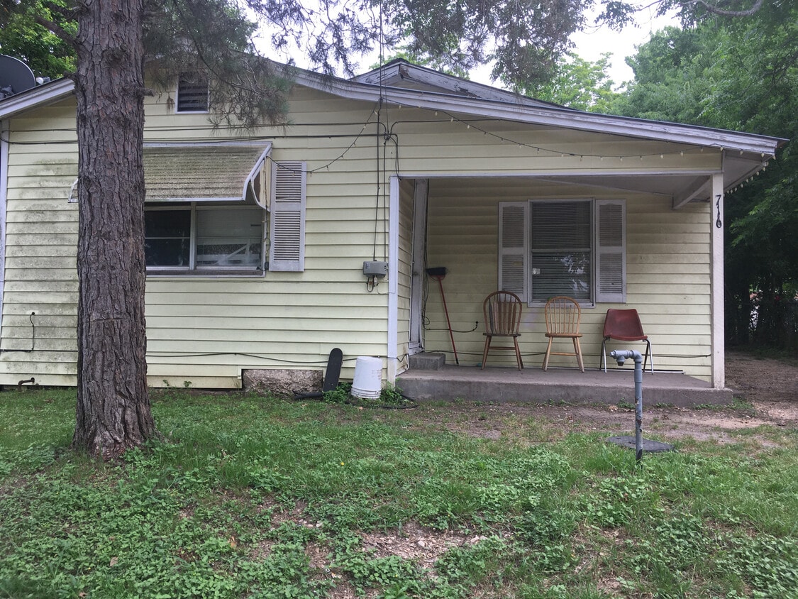 Foto principal - 716 Rosewood St