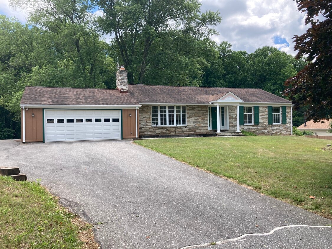 Primary Photo - 1530 Everlea Rd