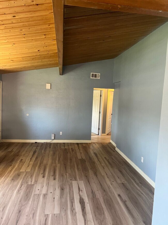 Foto del edificio - La Cresta/Bakersfield College Home with Pool