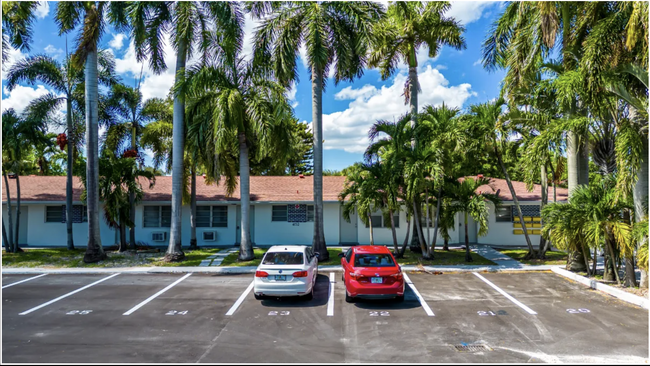 Building Photo - 4110 SW 24th Ct