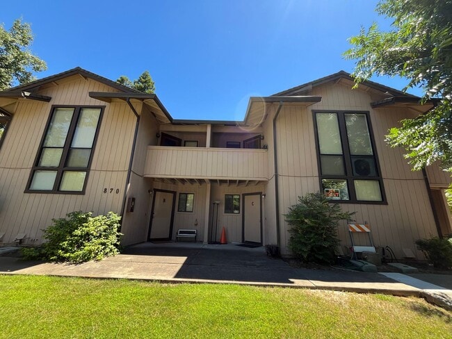 Building Photo - 870 Adams St